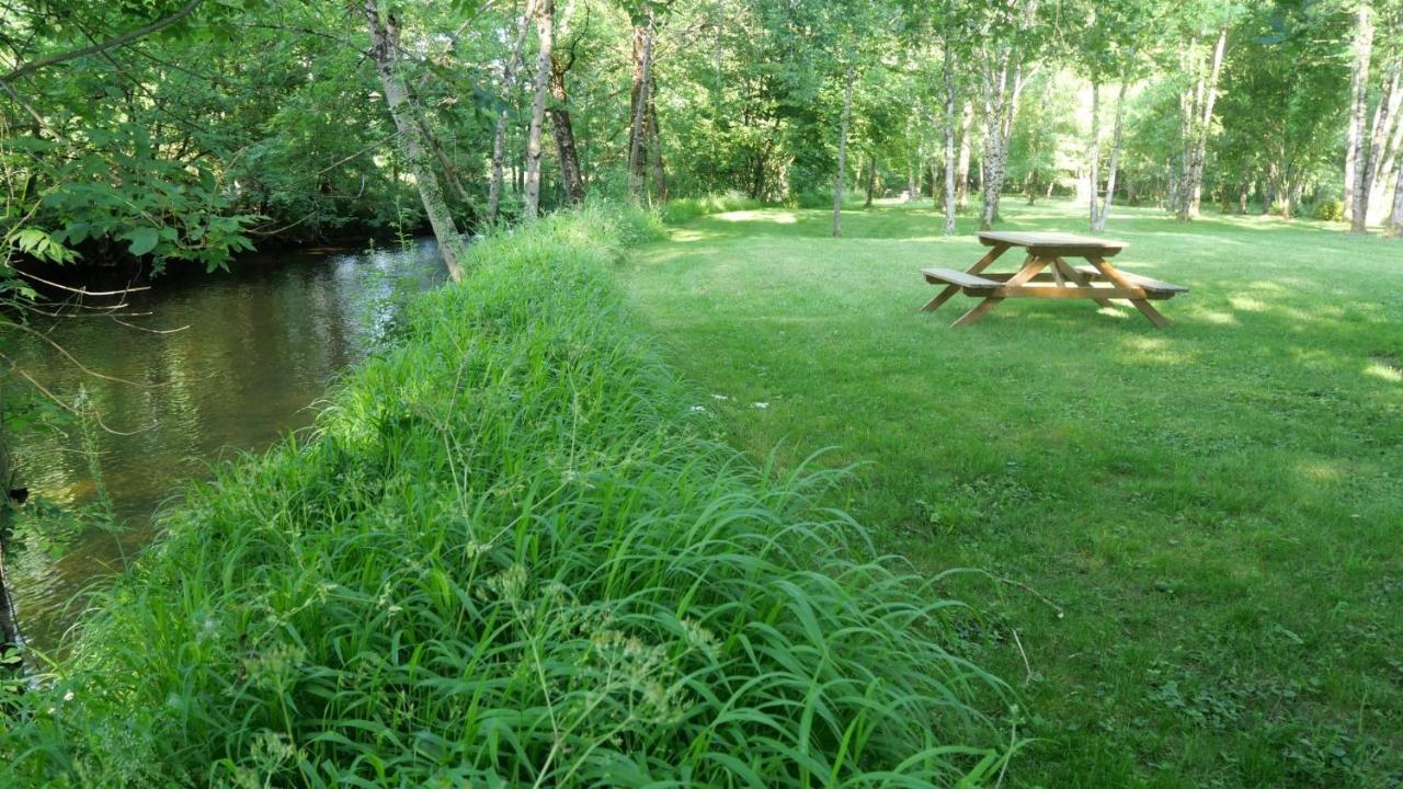 Les Chalets Du Moulin De Valade Condat-sur-Trincou Eksteriør bilde